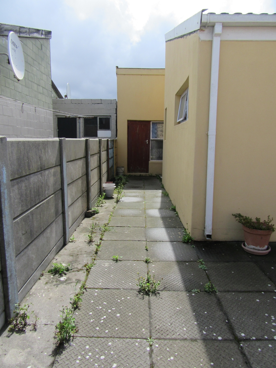 2 Bedroom Property for Sale in Rocklands Western Cape